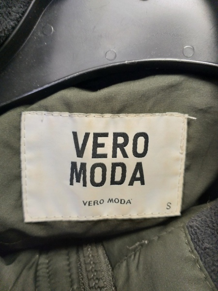 КУРТКА УТЕПЛЕННАЯ. VERO MODA. РАЗМЕР 44