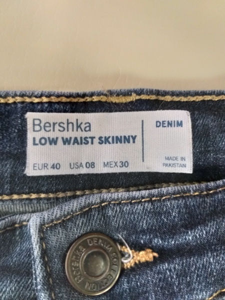 ДЖИНСЫ СТРЕЙЧ. BERSHKA. РАЗМЕР 30